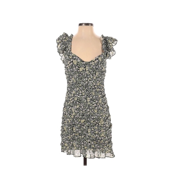 Astr Dresses & Skirts - ASTR the Label Floral Ruched Dress (Small)